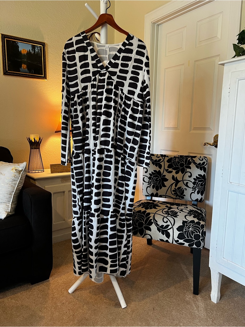 Black & White V-Neck Patterned Maxi Dress